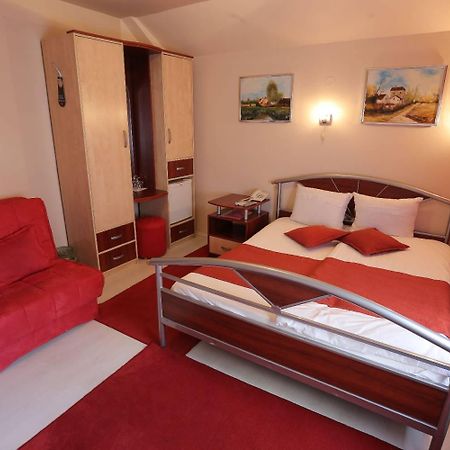 Hotel Zeneva Kragujevac Ngoại thất bức ảnh
