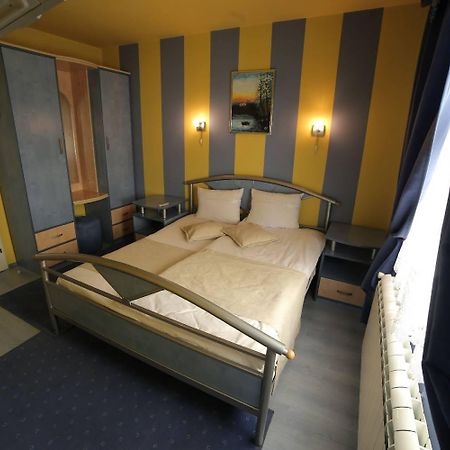 Hotel Zeneva Kragujevac Ngoại thất bức ảnh