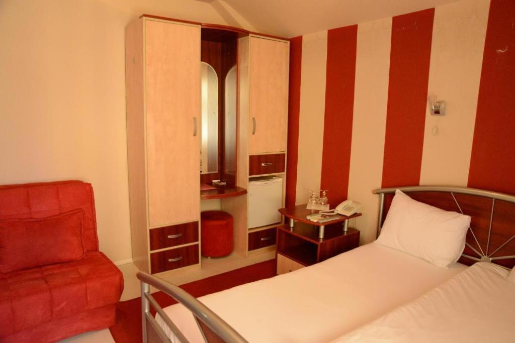 Hotel Zeneva Kragujevac Ngoại thất bức ảnh