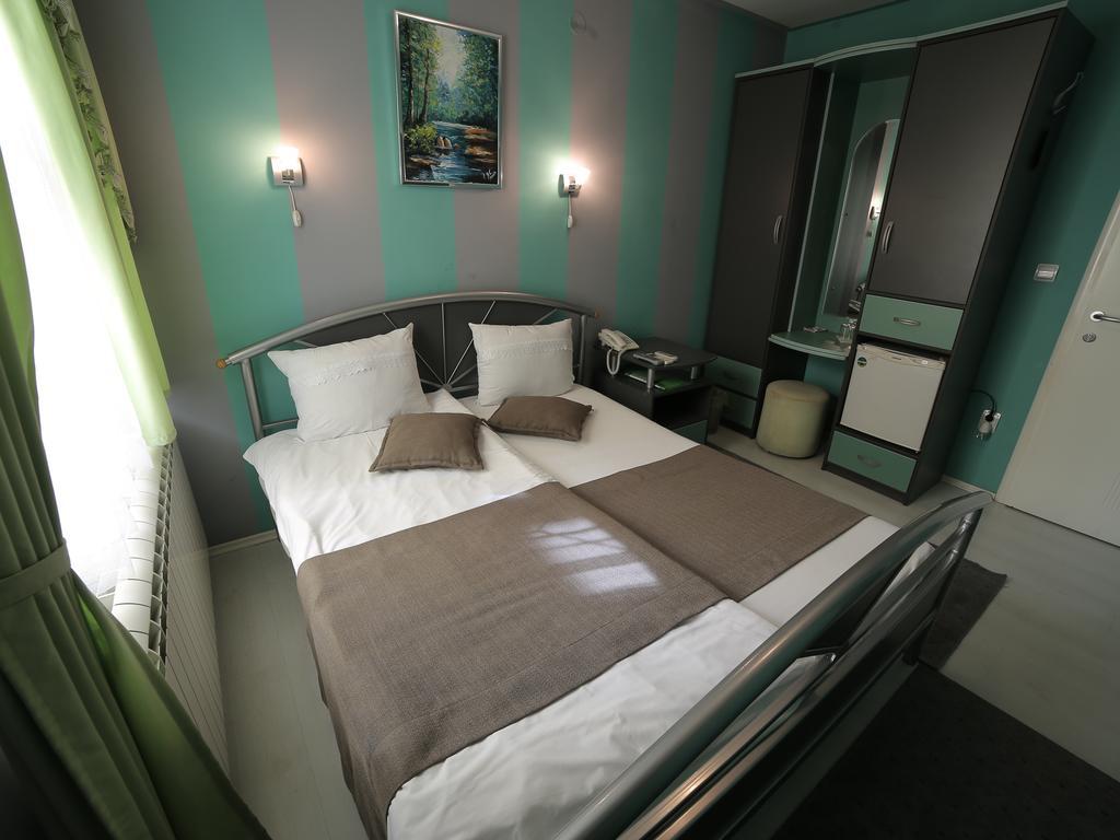 Hotel Zeneva Kragujevac Phòng bức ảnh