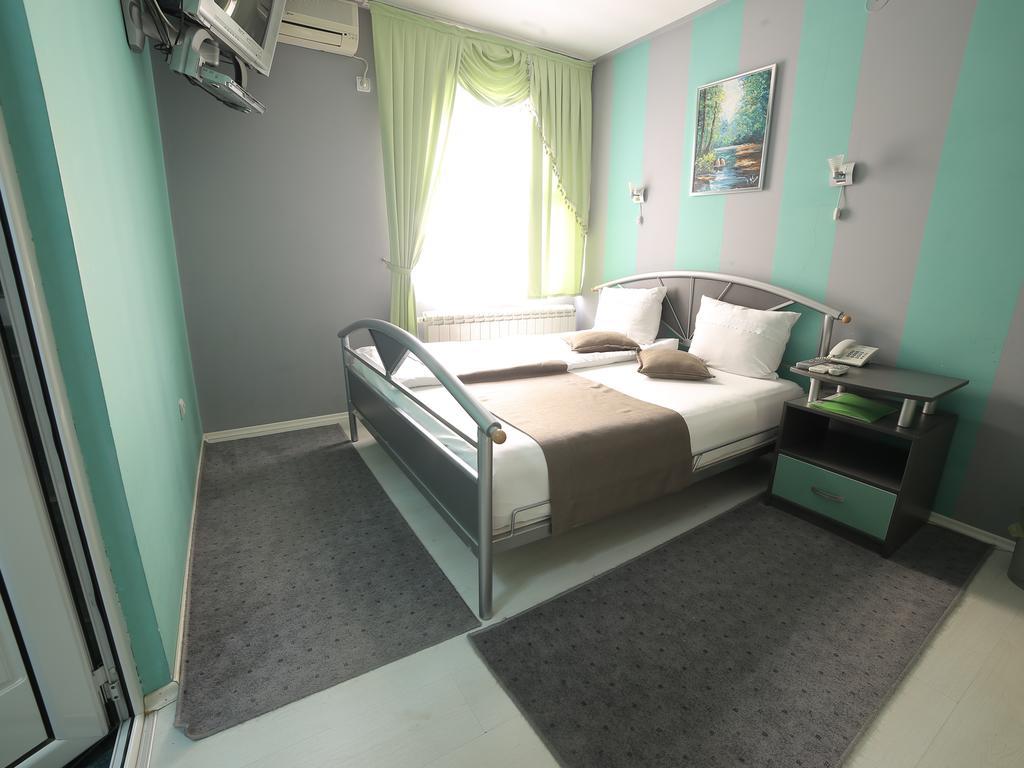 Hotel Zeneva Kragujevac Phòng bức ảnh