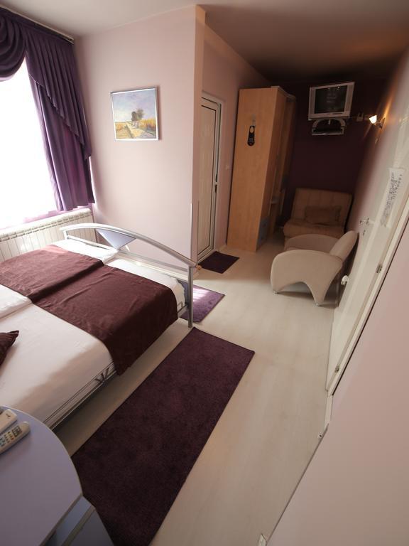 Hotel Zeneva Kragujevac Phòng bức ảnh