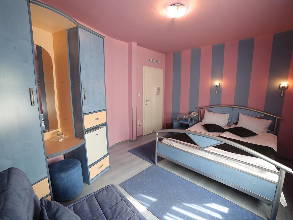 Hotel Zeneva Kragujevac Phòng bức ảnh