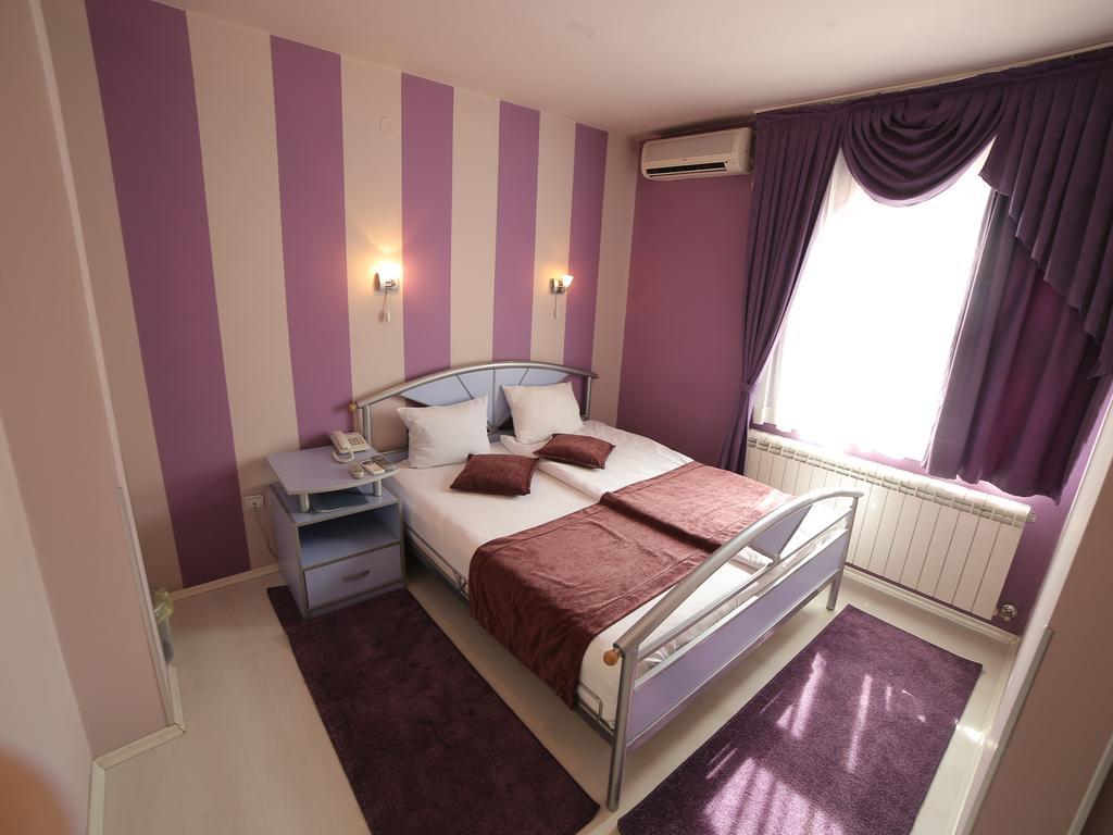 Hotel Zeneva Kragujevac Phòng bức ảnh
