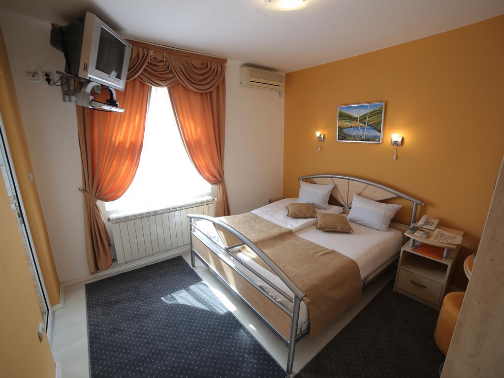 Hotel Zeneva Kragujevac Phòng bức ảnh