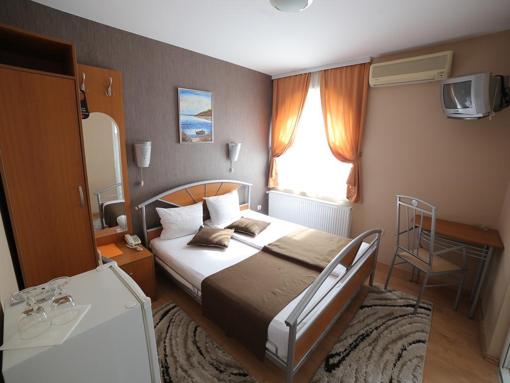 Hotel Zeneva Kragujevac Phòng bức ảnh