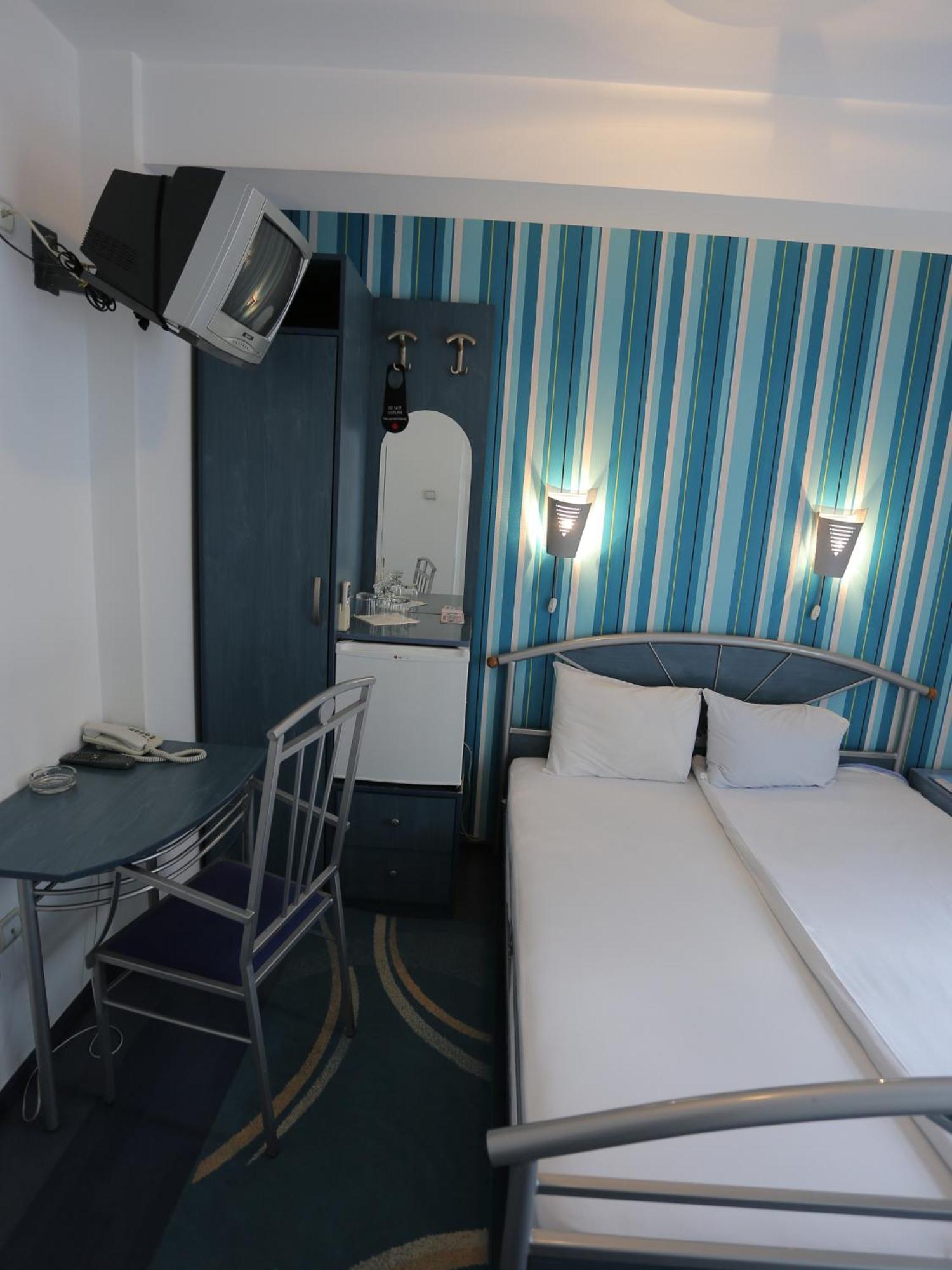 Hotel Zeneva Kragujevac Ngoại thất bức ảnh