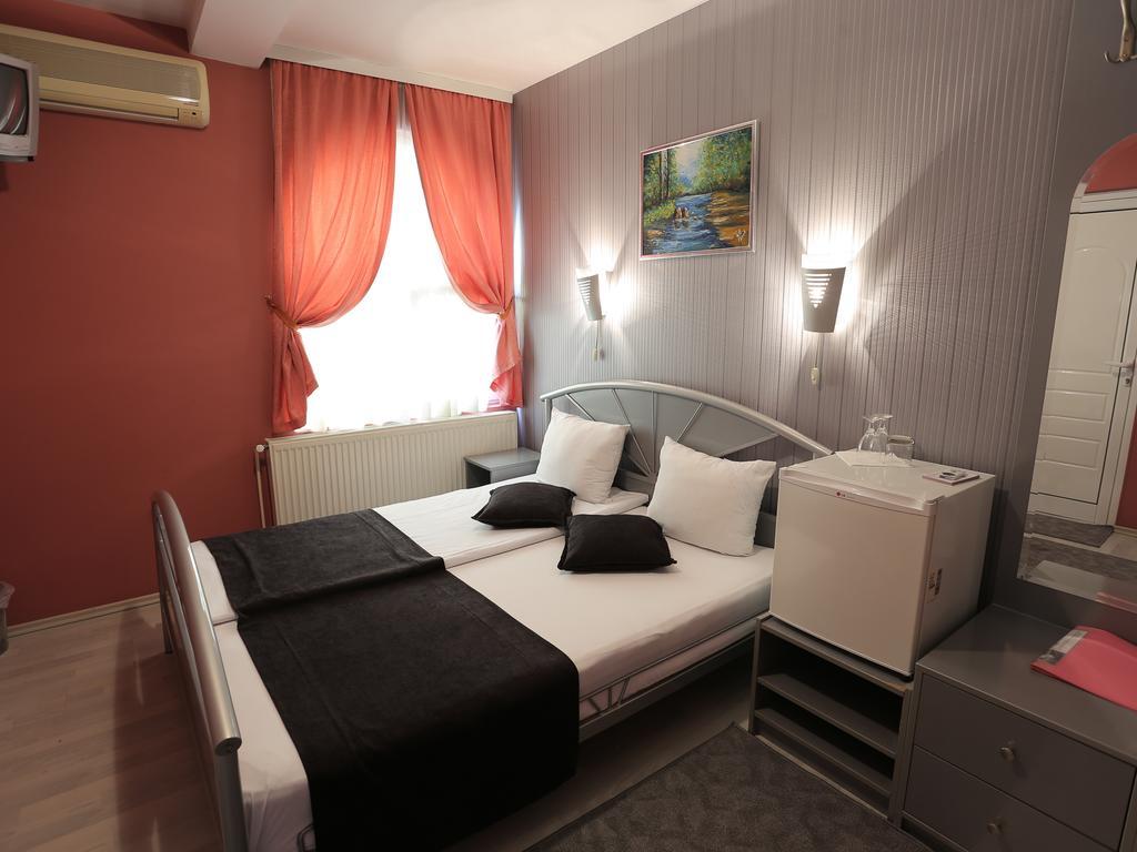 Hotel Zeneva Kragujevac Ngoại thất bức ảnh