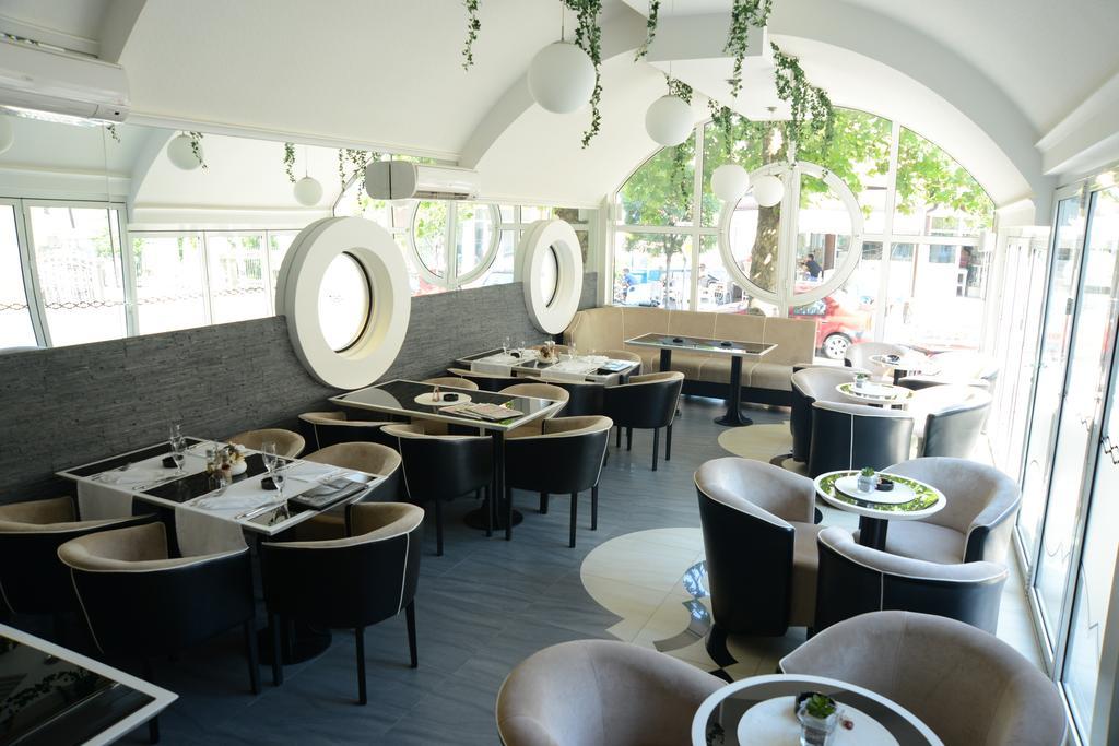Hotel Zeneva Kragujevac Ngoại thất bức ảnh
