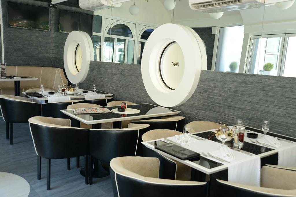 Hotel Zeneva Kragujevac Ngoại thất bức ảnh
